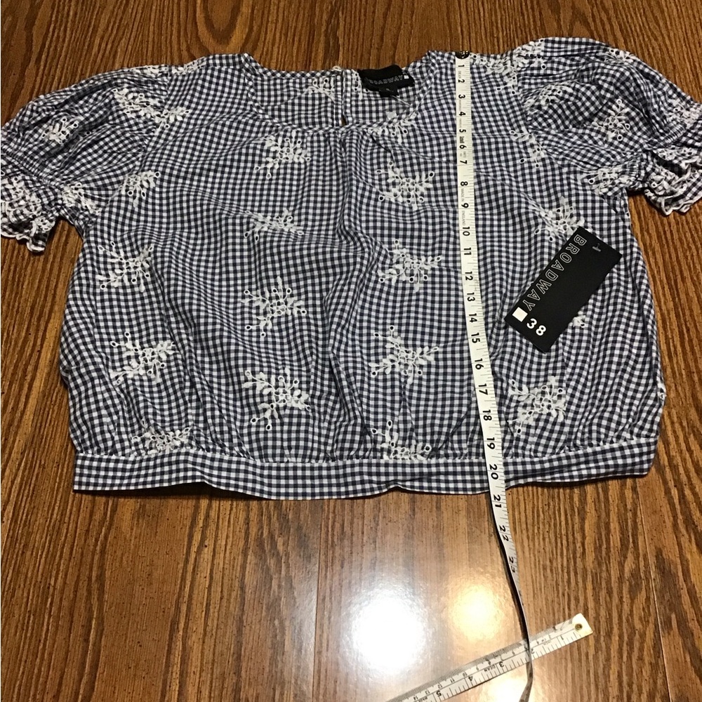 Woman’s new with tags size XL, Broadway, 38 Gingham Puff Sleeve Top